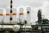Rosneft po utoku dronov na Ukrajine zastavila rafineriu v Riazani