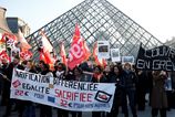 Louvre opat otvara brany po strajku zamestnancov