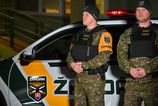 Robert Kalinak Do sluzby napriec Slovenskom nastupili prve hliadky zandarov