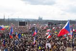 Desattisice demonstrantov v Prahe protestovali proti krokom vlady Andreja Babisa