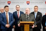 SNS sklamalo ze premier Fico spolu s Viktorom Orbanom neblokoval pozicku pre Ukrajinu