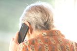 Peniaze odovzdala priamo do ruk podvodnikov Doverciva seniorka sa nechala oklamat fiktivnym uverom