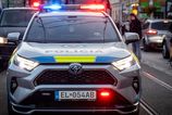 Policia vysetruje pachatela lupaze so zbranou v zalozni v Bratislave