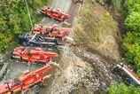 Zasah v narocnom terene Tazka technika odstranuje rusen po minulorocnej zrazke rychlikov fotoreportaz