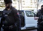 incident v chlebniciach mladik vycinil so sekerou zranil matku a ohrozoval pritomnych