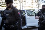 incident v chlebniciach mladik vycinil so sekerou zranil matku a ohrozoval pritomnych