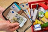 styri z desiatich slovakov setria pri beznych nakupoch a vyrazne obmedzuju potravyina