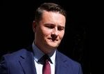 vzbura v labouristickej strane britsky minister zdravotnictva wes streeting podal demisiu a otvorene kritizuje vladu keira starmera