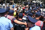 Albansko zasiahli protesty proti hotelu spajanemu s rodinou Trumpovych Policia zadrzala viacerych demonstrantov