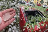 Burky paralyzuju Slovensko Zapad hlasi nehody na R1 zrusene vlaky a popadane stromy na severe hrozia povodne video