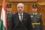 Madarsky prezident vaha s podpisanim ustavnej novely Meni pravidla pre sudcov aj pre hlavu statu