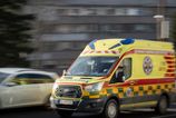 Opity Stredoslovak s kladivom ohrozoval zenu aj zachranarov Psychiatrickeho pacienta policajti zastavili taserom