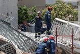 V Atenach v Grecku sa zrutil bytovy dom zachranari stale patraju po uviaznutych