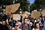 V Kyjeve sa opat rozprudili kartonove protesty ludom sa nepaci odvolanie oblubeneho ministra obrany