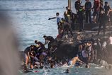 Europksy ostrov v Afrike prekrocili tisicky migrantov Viaceri zahynuli Spanske tam posiela specialne jednotky