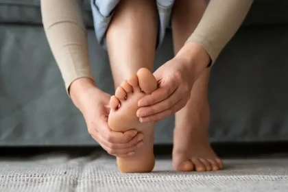 Bolesti chrbta či kolien? Môžu za to zanedbané chodidlá, radia odborníci