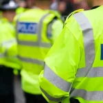 Britská polícia zadržala päť mužov podozrivých z prípravy terorizmu