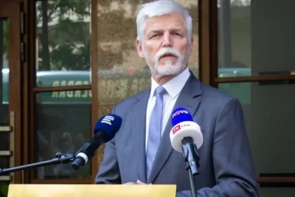Česi sa pýtajú, prečo by mali chrániť naše nebo, keď ich Fico aj tak zradí