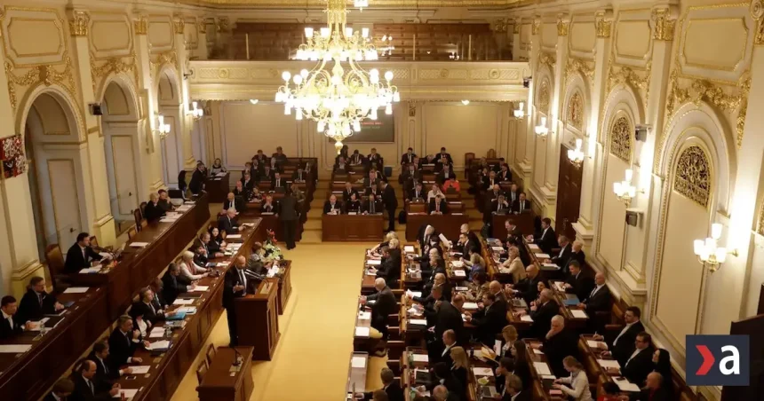Český parlament čeká napjaté hlasování, poslanci chystají kritiku i podporu Babiše
