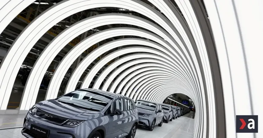 Čínske automobilky zachraňujú zahraničných motoristov. Vyčnievajú dva štáty