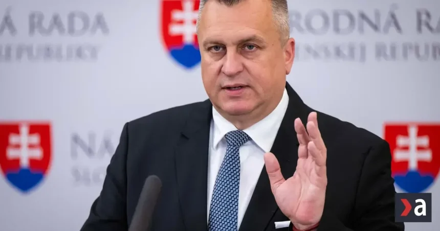Danko hrozí Ficovi: Ak Taraba neskončí, odvolám ho s kýmkoľvek