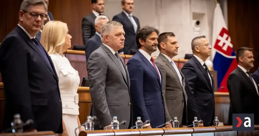 Januárové voľby by mohli pomôcť Smeru. Vládnutie v agónii by Ficovi uškodilo