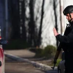 Kosovská polícia zadržala deväť Srbov pre vojnové zločiny