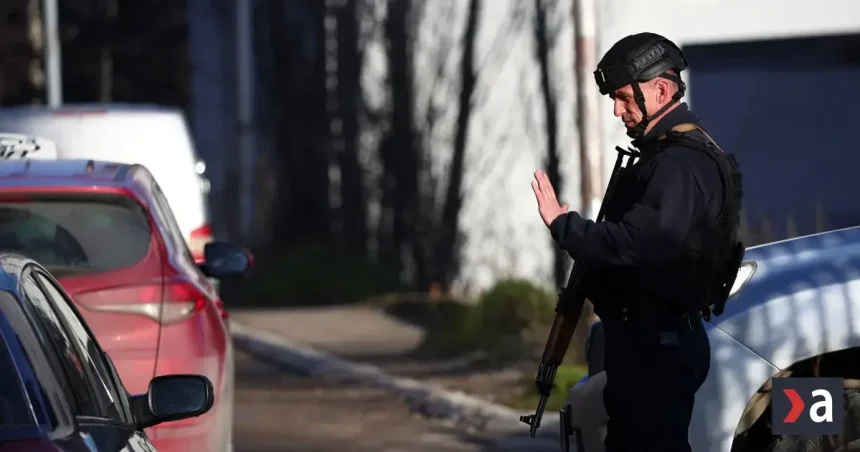 Kosovská polícia zadržala deväť Srbov pre vojnové zločiny