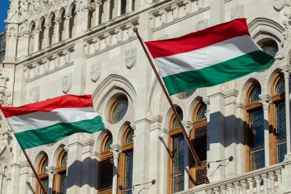 Maďarský parlament zvolil nového šéfa Mediálnej rady, Orbánova éra v médiách sa môže meniť