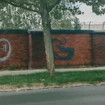 Mal odradiť výtržníkov, no nevydržal. Múr okolo areálu Kukurice zničili vandali