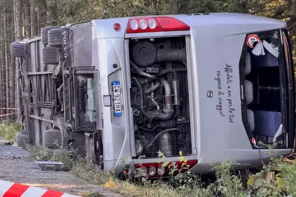 Oktoberfest: autobus s turistami sa prevrátil, dvaja zomreli