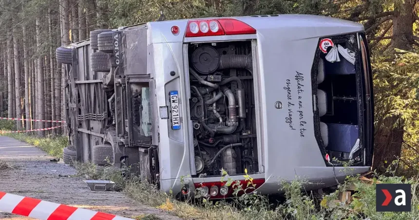 Oktoberfest: autobus s turistami sa prevrátil, dvaja zomreli