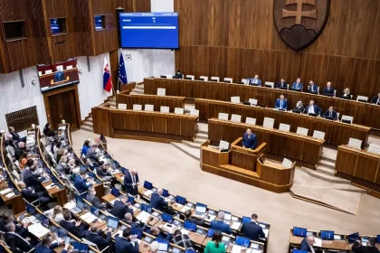 Poslanci od utorka rokujú o regulácii sociálnych sietí, liekoch a zmene volebného zákona