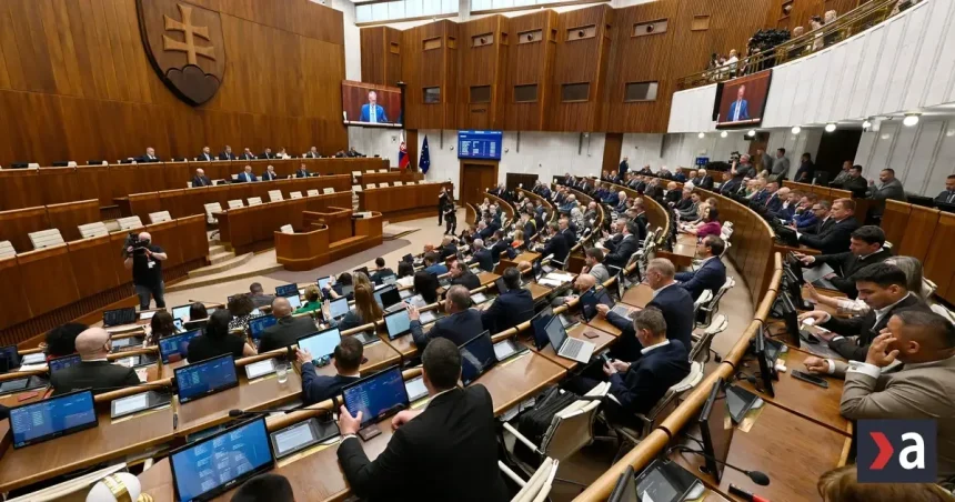 Poslanci otvoria schôdzu parlamentu a Šutaj Eštok ohlási pomoc s azbestom