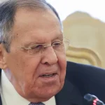 Rusko vojnu na Ukrajine nepozastaví, uviedol Lavrov