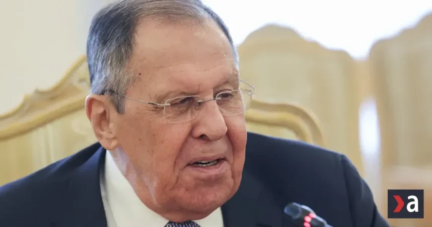 Rusko vojnu na Ukrajine nepozastaví, uviedol Lavrov