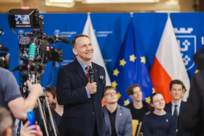Sikorski rokoval s bieloruským ministrom o hraniciach a Rusku