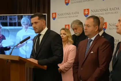 Smer obvinil Mier Ukrajine z šírenia nacizmu. Bandera je kontroverzný