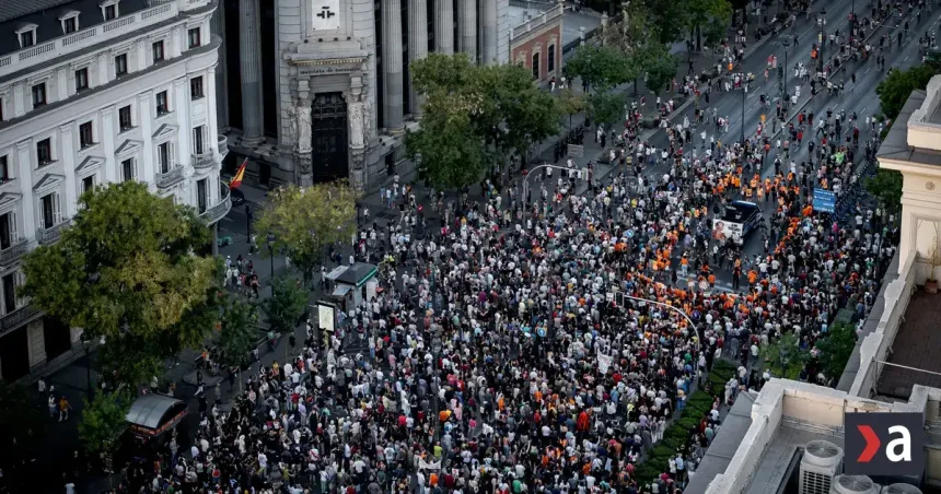Španielsko zasiahla bytová kríza. Vysťahovanie 87-ročnej seniorky vyvolalo protesty