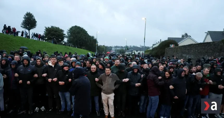 Tisíce ľudí zablokovali v Portadowne sporný pochod oranžistov