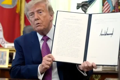 Trump označil kritické médiá za rakovinu. Po zákaze vstupu do Bieleho domu čelí žalobe