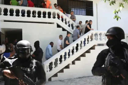 USA prevzali 18 osôb podozrivých z vraždy haitského prezidenta Moïsa
