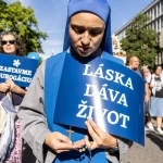 Za zákaz interrupcií: Tisíce ľudí pochodovali v Bratislave za život