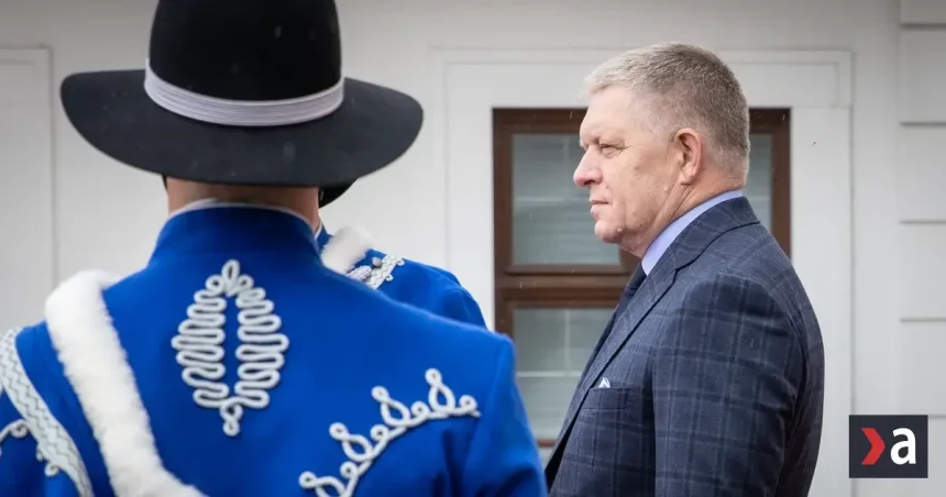 Zlyhávate, radšej odstúpte, ale tešíme sa na vás. Fico posiela do Berlína čudné pozvanie