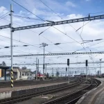 Zrážka vlaku s traktorom na priecestí: bez zranení