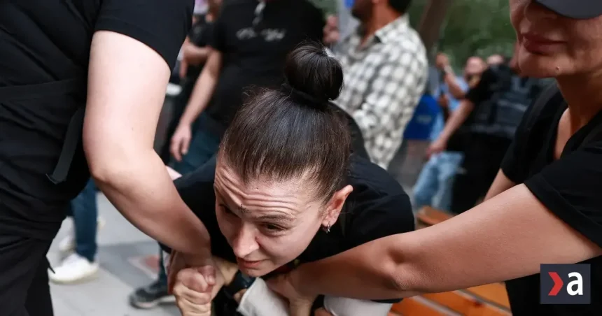 EÚ kritizuje Turecko za ústup od demokracie. Ankara sa podľa EÚ vzďaľuje členstvu.