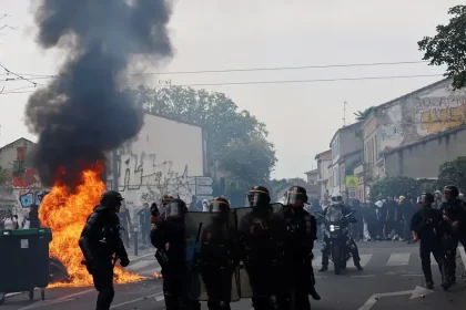 Francúzske študentské protesty pokračujú: vyučovanie prerušili stovky stredných škôl