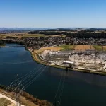 Google buduje tesne za hranicami obrovské centrum, miestni protestujú