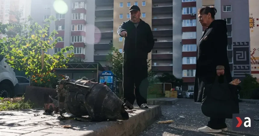 Jeden mŕtvy a dvaja zranení po ruskom dronovom útoku na Kyjev
