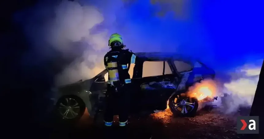 Polícia vyšetruje podpálenie auta v Žilinskej Lehote